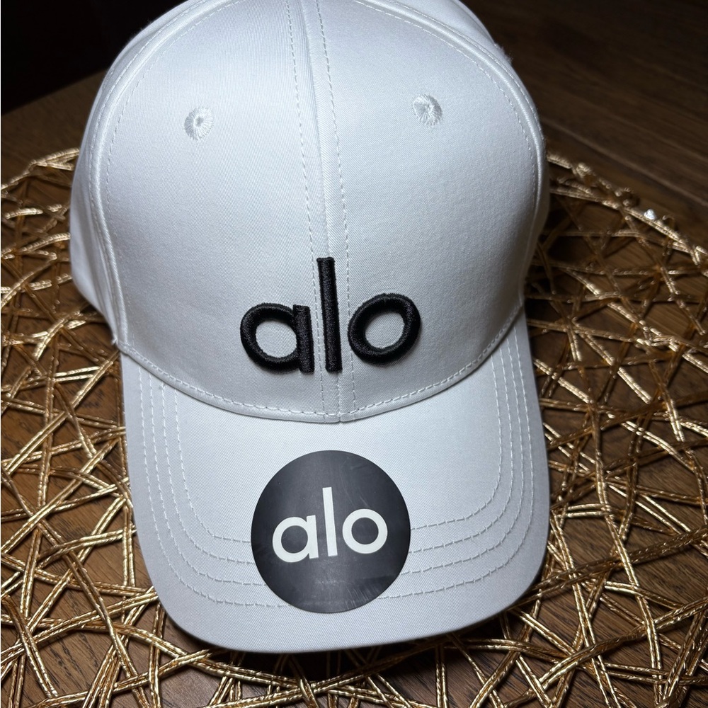 ALO Yoga White Cap - Picture 3 of 8